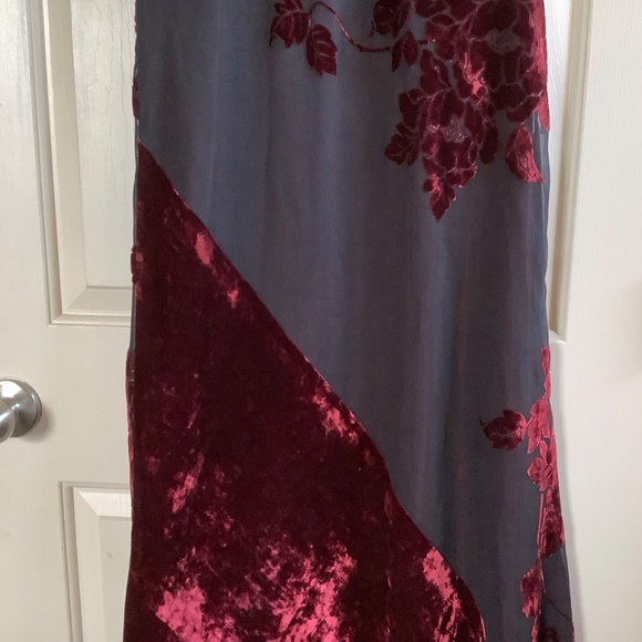 Liz Claiborne Formal Velvet Maxi Dress Red Black SZ 12 - Picture 9 of 13